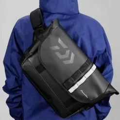 Daiwa Emeraldas Tactical Shoulder Bag (A) -Cheap Jigging Rods Store Eme Tactical Shoulderbag cut3